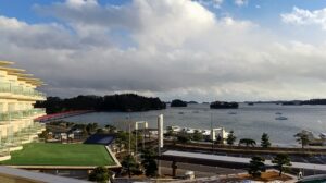 【親孝行旅行】松島センチュリーホテル 宿泊記｜天然温泉・夕食コース×牛タン食べ放題を家族4人でレポート「雪景色の元旦・日本三景で感動の年越し」